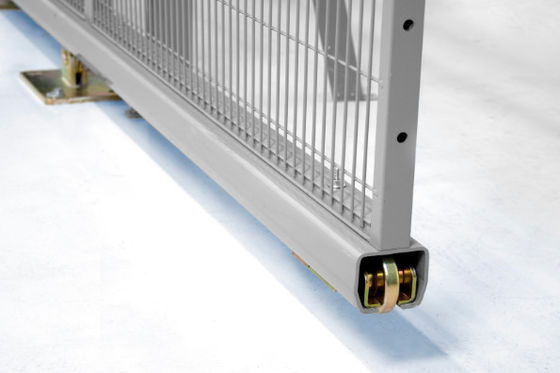 Los pequeños 6m 6 metros planchan el hardware de sistema voladizo galvanizado de plata de pista de la puerta
