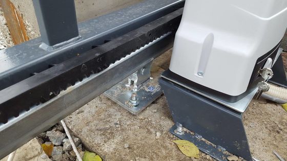 X12 1000 X 30 milímetros de desplazamiento de la puerta del estante del hierro de desplazamiento de la puerta de nilón de acero automático del estante