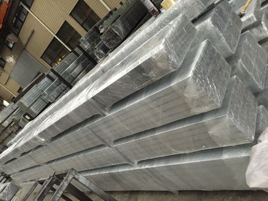 Carril inferior de la pista de la puerta de desplazamiento del acero 235 del hierro para los carros voladizos de la puerta